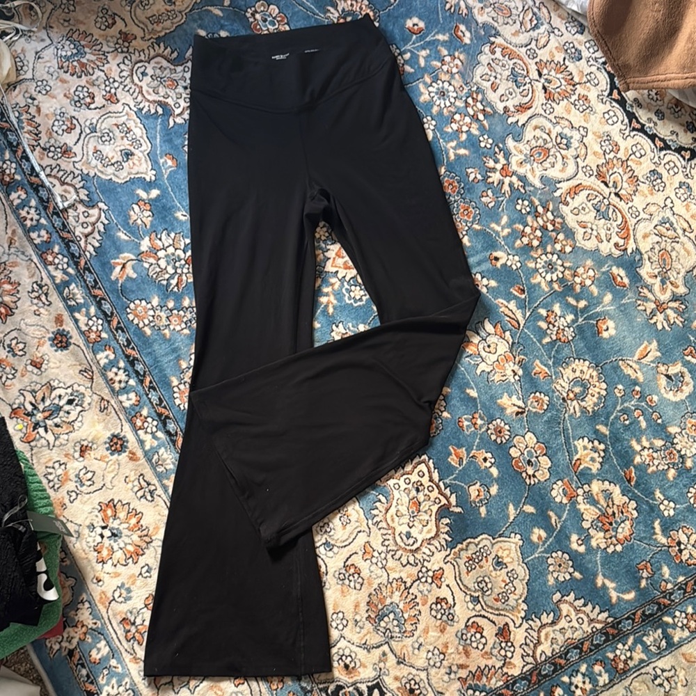 Cross-waisted flare leggings